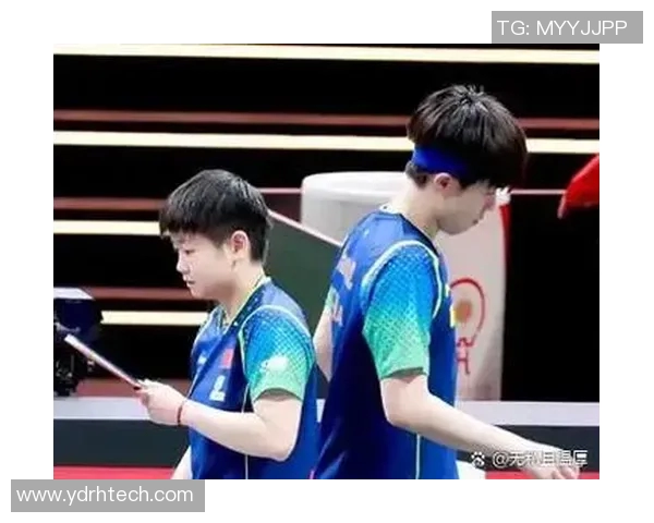 从默默无闻到耀眼星光足球明星崛起背后的奋斗历程与精彩瞬间